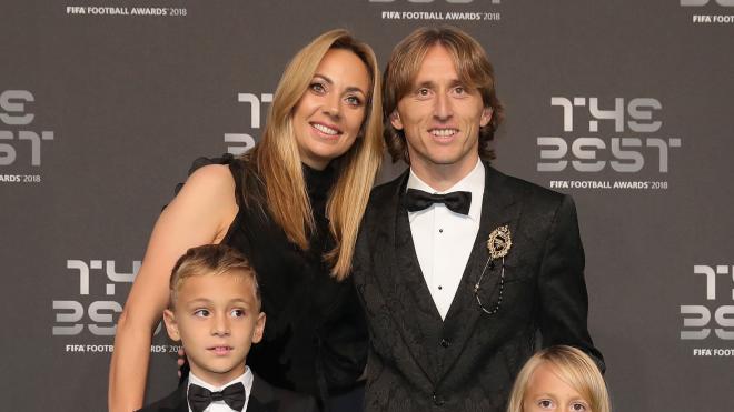 5 Luka Modric, su esposa Vanja y sus dos hijos Ivano y Ema