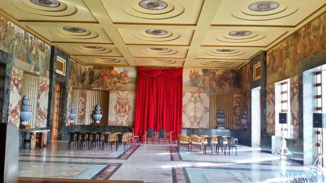 La sala dei marmi del Municipio di Salerno