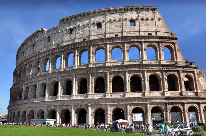 Colosseo , Anfiteatro Romano