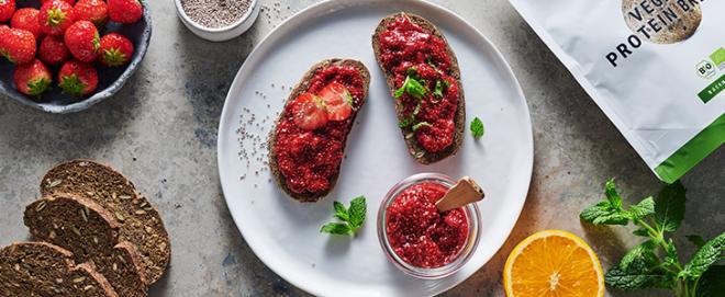 Pane vegano proteico con marmellata