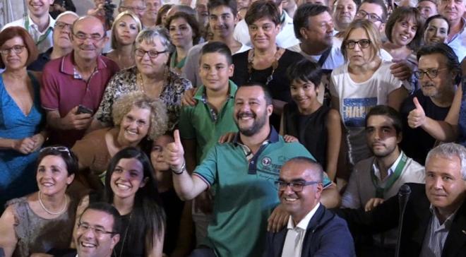 Ispirare fiducia al suo elettorato con l&rsquo;immagine dell&rsquo;uomo comune