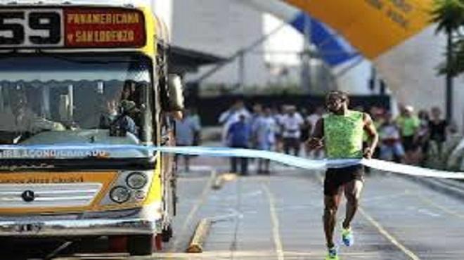 Compiti&oacute; con un autob&uacute;s y venci&oacute;