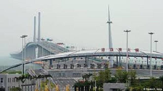 Es veinte veces m&aacute;s largo que el puente Golden Gate de San Francisco