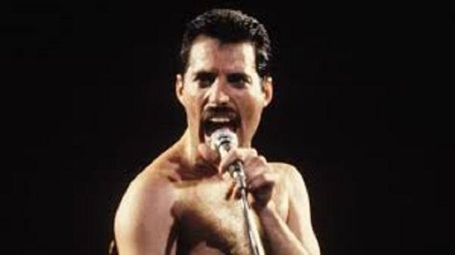 Por causa de una revoluci&oacute;n huy&oacute; de su pa&iacute;s 