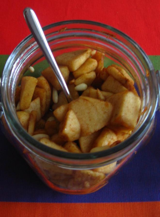 La disposizione delle mele nei vasetti