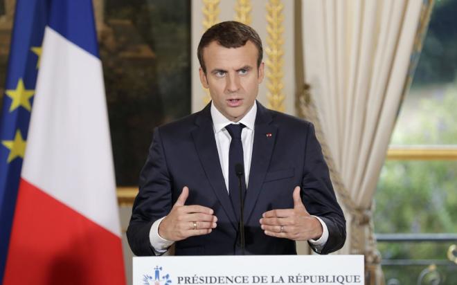 Emmanuel Macron (2 334 730 fans)