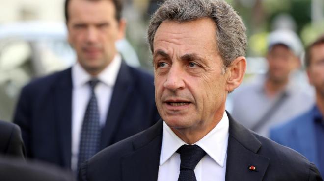 Nicolas Sarkozy (943 730 fans)