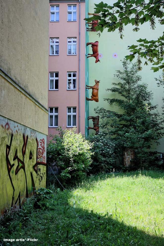 Die R&uuml;ckkehr der K&uuml;he (The Return of the Cows), Dietrich-Bonhoeffer Strasse 23, Berlin, Germany