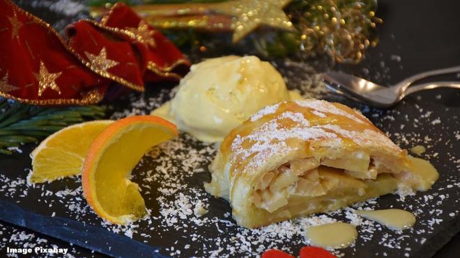 Apfelstrudel (Apple Strudel)