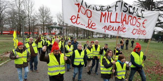 Le peuple cr&egrave;ve, les politiques s&rsquo;engraissent