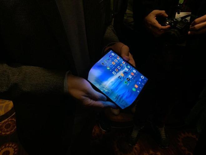  O celular dobr&aacute;vel Galaxy F da Samsung