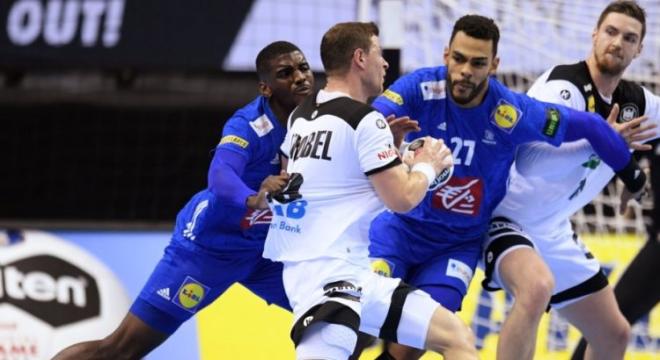 En qu&ecirc;te d'un tripl&eacute; in&eacute;dit