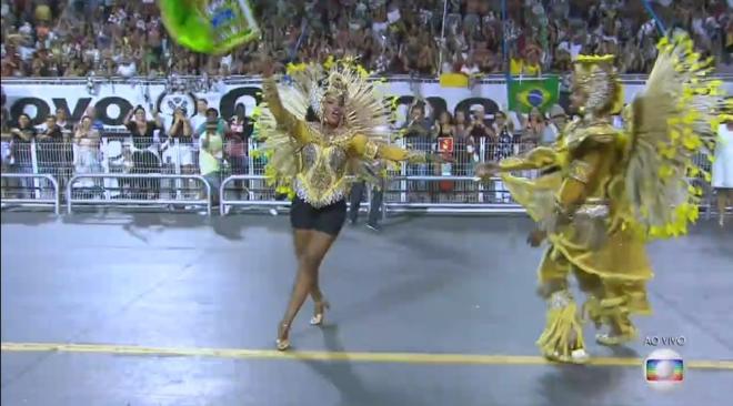 Porta-bandeira sem saia