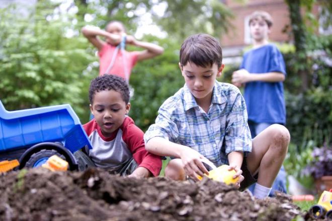Usar os termos 'bichinha', 'fresco' e 'mariquinhas' como insulto