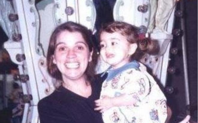 T&aacute;ssia Camargo