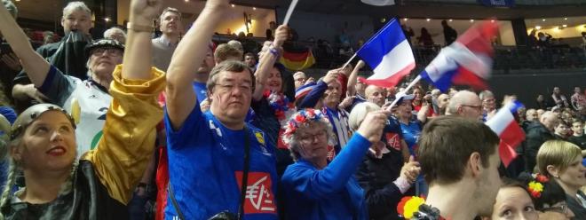 200 supporters pr&eacute;sents