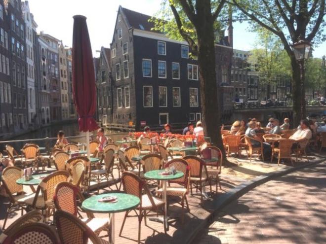 Bere in strada in Olanda