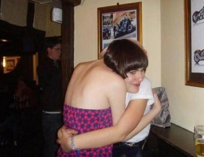 Abra&ccedil;o embara&ccedil;ado