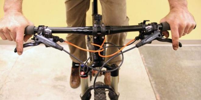 Usare entrambi i freni