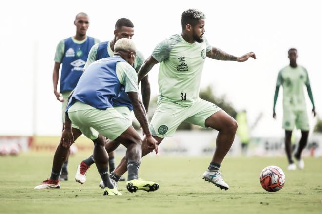 Chapecoense x Herc&iacute;lio Luz (17h00)