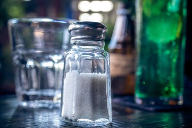Attenzione al sale e al metodo di cottura dei cibi al ristorante