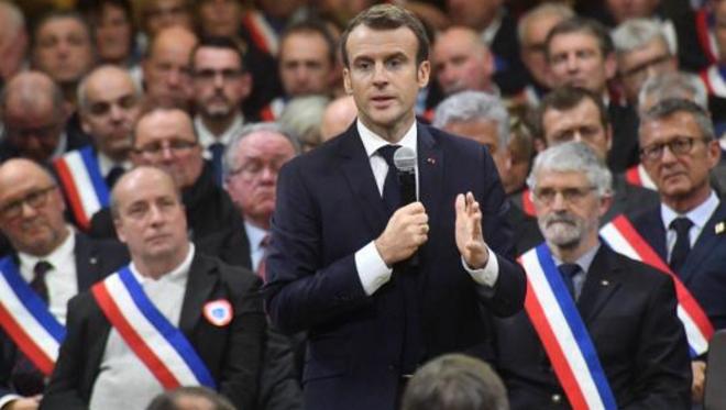Emmanuel Macron remobilise autour de lui avec le Grand d&eacute;bat
