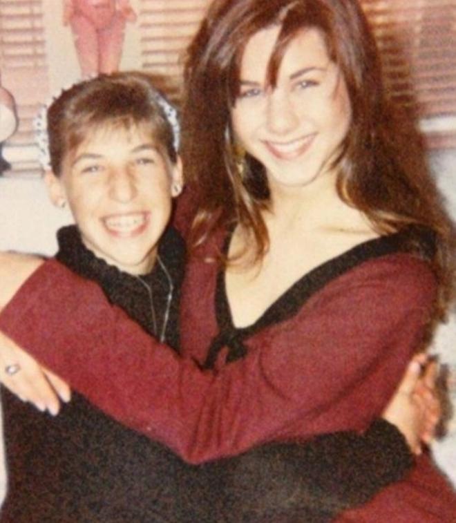 Mayim Bialik e Jennifer Aniston 