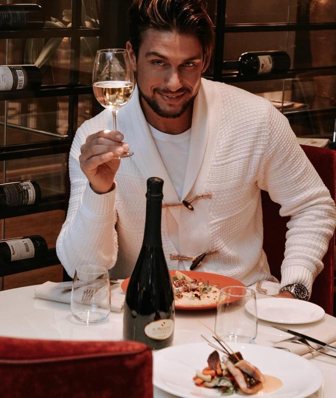 Il lavoro di Andrea tra azienda vinicola e passerella