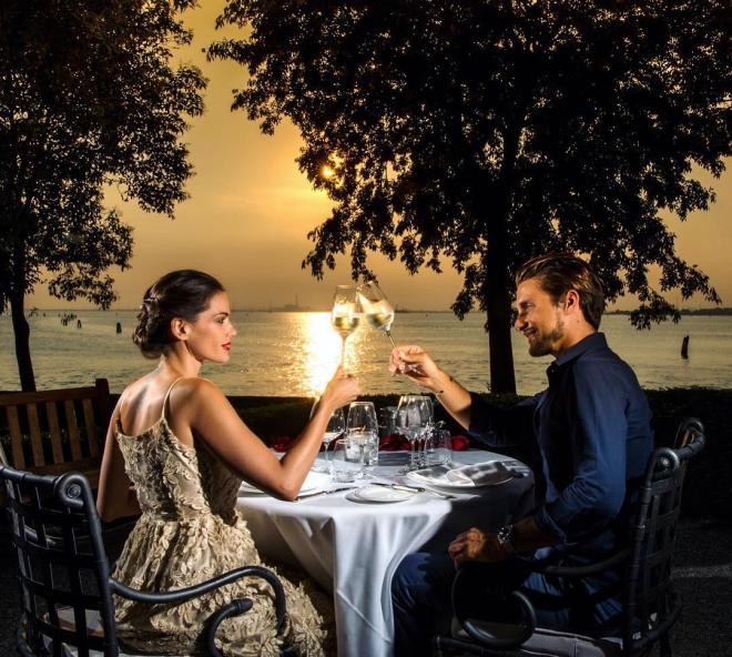 Le passioni dell'ex corteggiatore: la moda e i viaggi