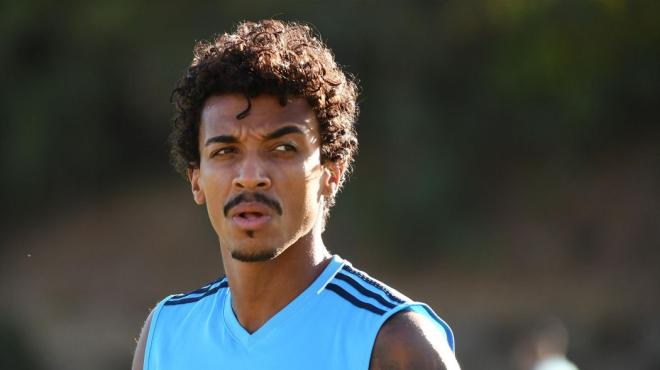 Luiz Gustavo prendra une d&eacute;cision en fin de saison