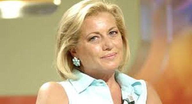 Mayte Zald&iacute;var