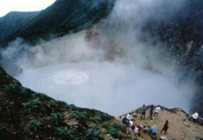 Lago fervente (Ilha de Dominica)