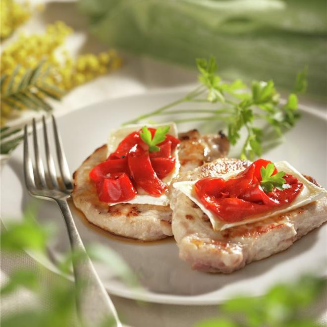 Lomo con pimientos y queso