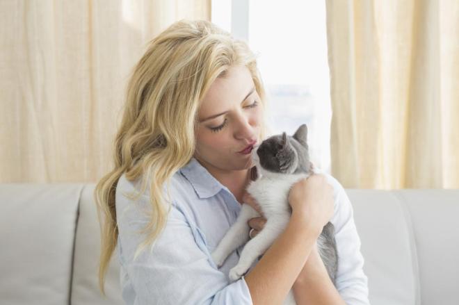 Les chats pr&eacute;f&egrave;rent les femmes