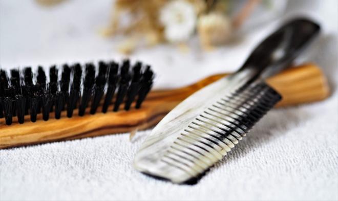 Peigne / brosse &agrave; cheveux