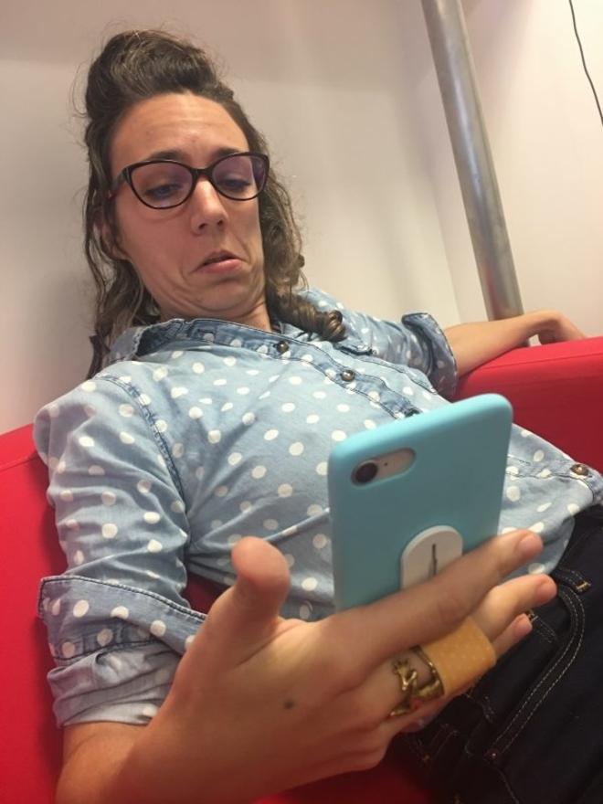 Tenir son t&eacute;l&eacute;phone avec une bague de support