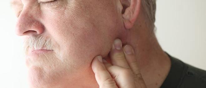 Douleurs dans la nuque / machoire