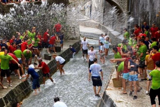 Campagna, il paese dei gavettoni