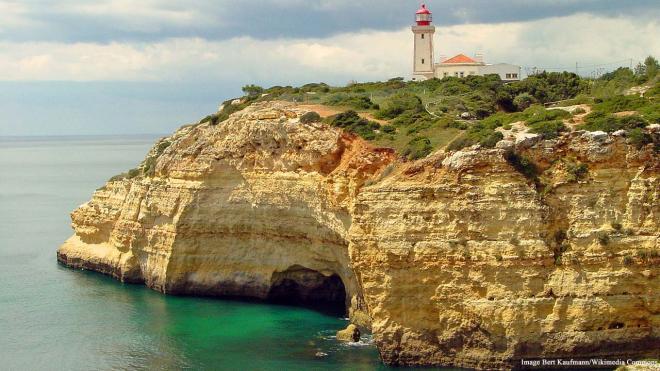 Alfanzina Lighthouse, Carvoeiro