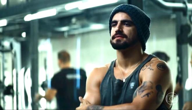 Caio Castro dorme nos est&uacute;dios