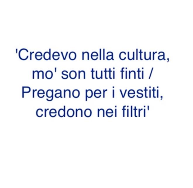 L'epoca dei social e delle finte apparenze 