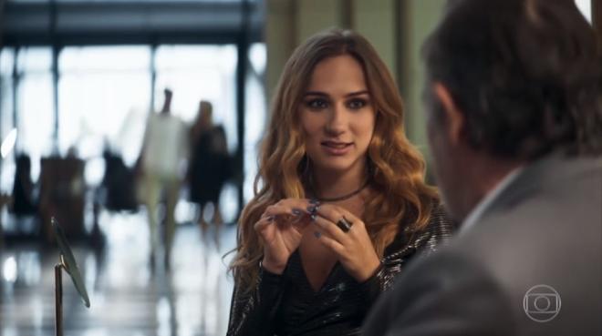 Sabrina e o tema 'sugar baby'