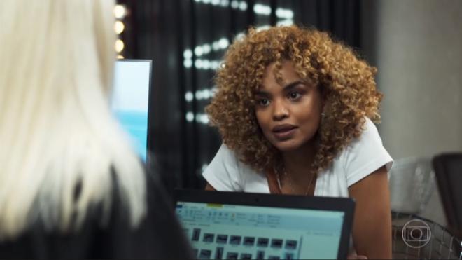 S&iacute;lvia escanteada ao longo de 'A Dona do Peda&ccedil;o'