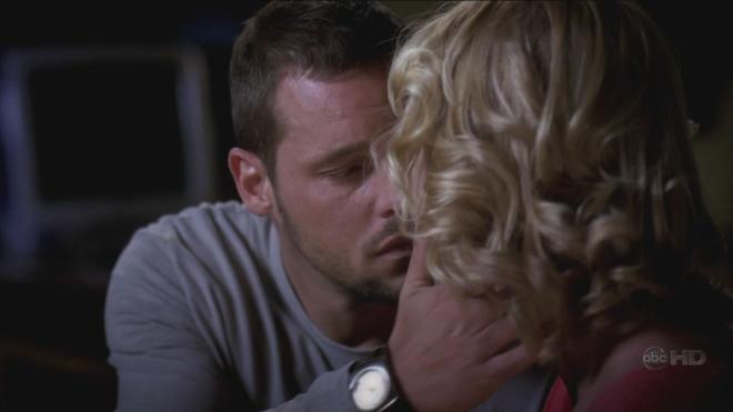 2&deg; posto: Alex implora Izzie di aiutarlo