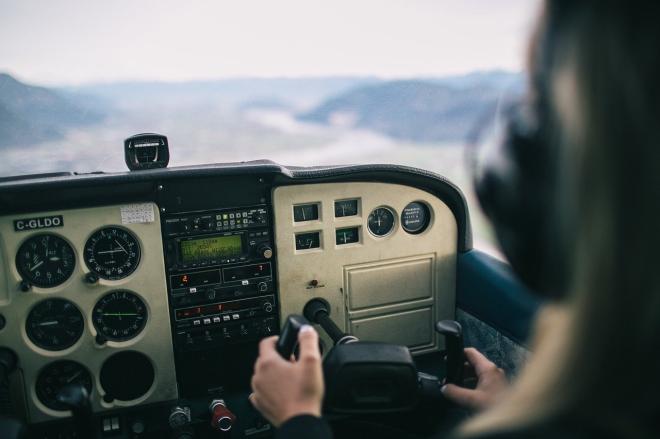Faire un petit tour dans la cabine du pilote