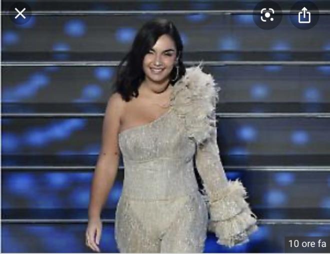 Elettra Lamborghini: l&rsquo;ironia del web sull&rsquo;abito