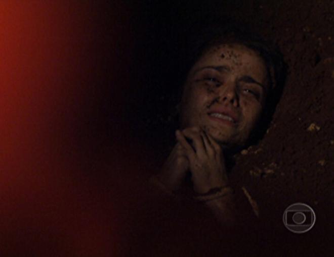 Em 'Avenida Brasil', Nina quase morreu em uma cova