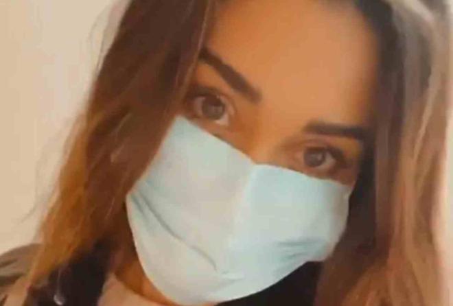 Belen Rodriguez a Milano con la mascherina
