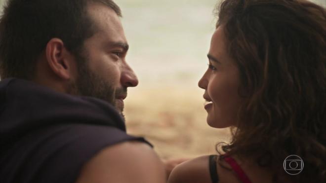 Sandro e &Eacute;rica se beijam pela primeira vez