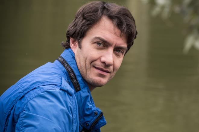 "Em Fam&iacute;lia" (2013)